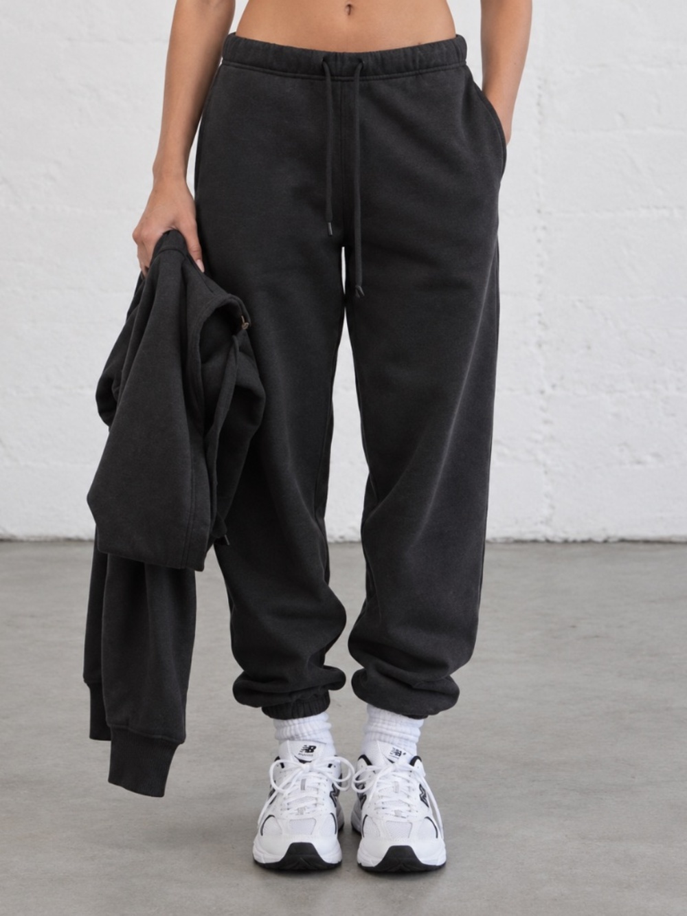 Elwood Core Sweatpant Jogger Vintage Black White Size Medium Unisex NWT